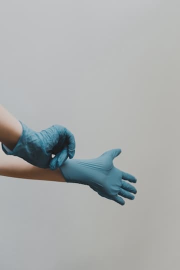 Patient receiving clear treatment plan and dispensing from on-site pharmacy