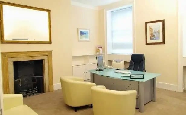 Acoustically isolated consultation suite at 109 Harley Street